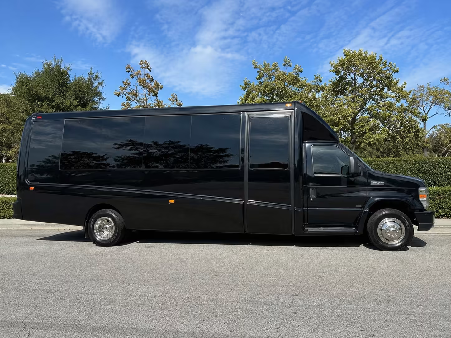 cincinnati minibus rentals for uc bearcats and cyclones games